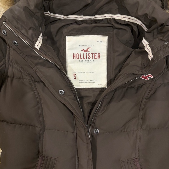 Vintage Y2K Hollister brown puffer jacket
with Faux Fur Trim - Picture 4 of 6